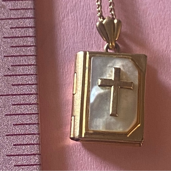 FINAL SALE 😎 Vintage Mother of Pearl Religious Cross Locket Gold Filled Necklace - Picture 7 of 8
